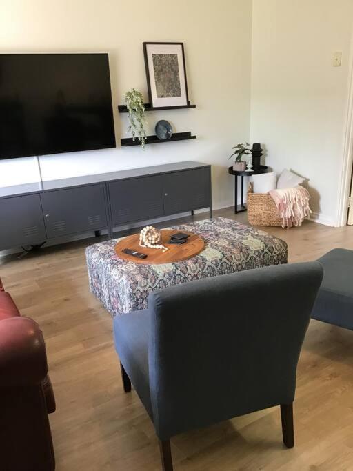 Hyacinth Egan Apartment *